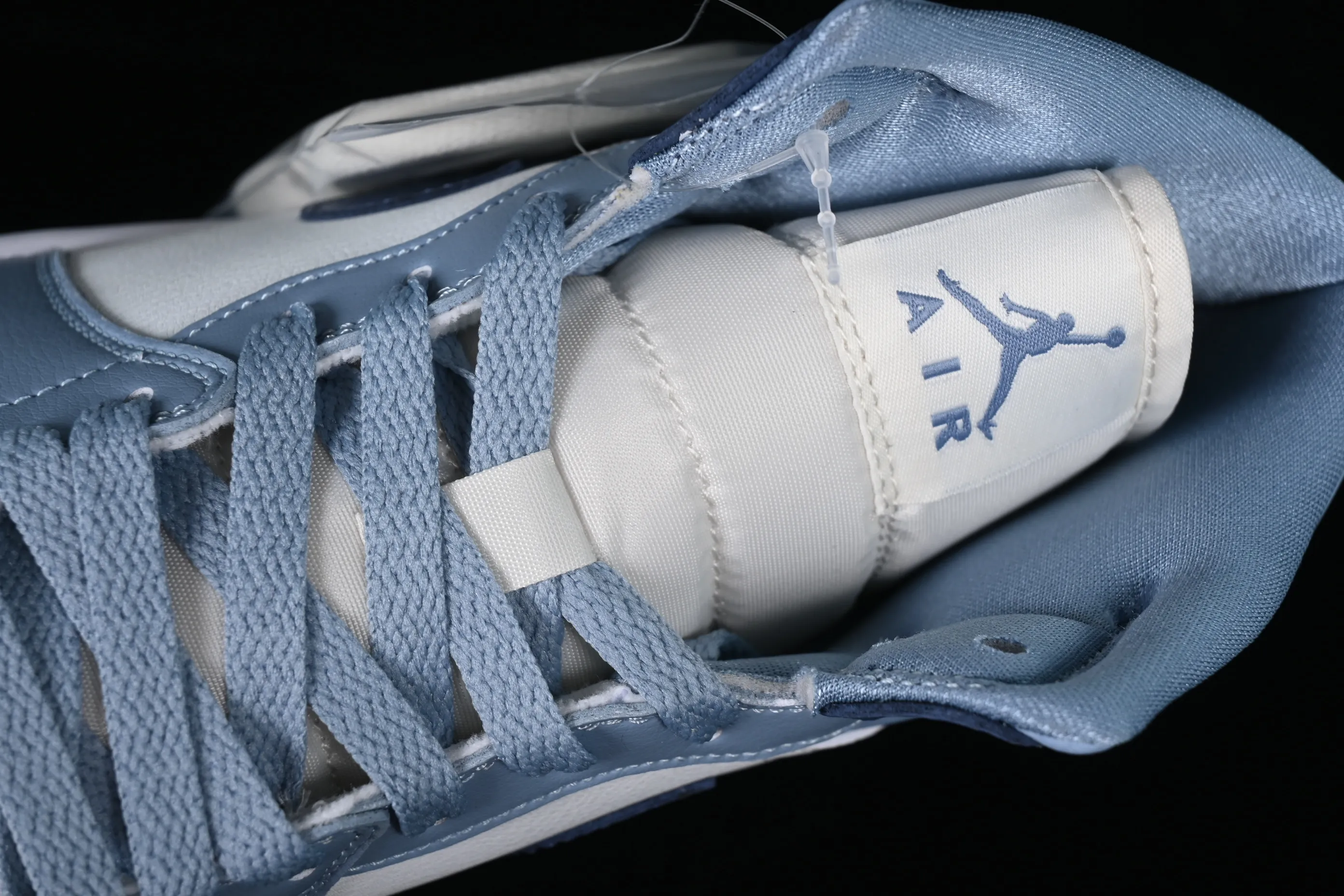 All categories Air Jordan Jordan series basketball shoes Air Jordan 1 Mid Air Jordan 1 Mid AJ1 Joe 1 white and blue Chinese culture and leisure sneakers BQ6472-140